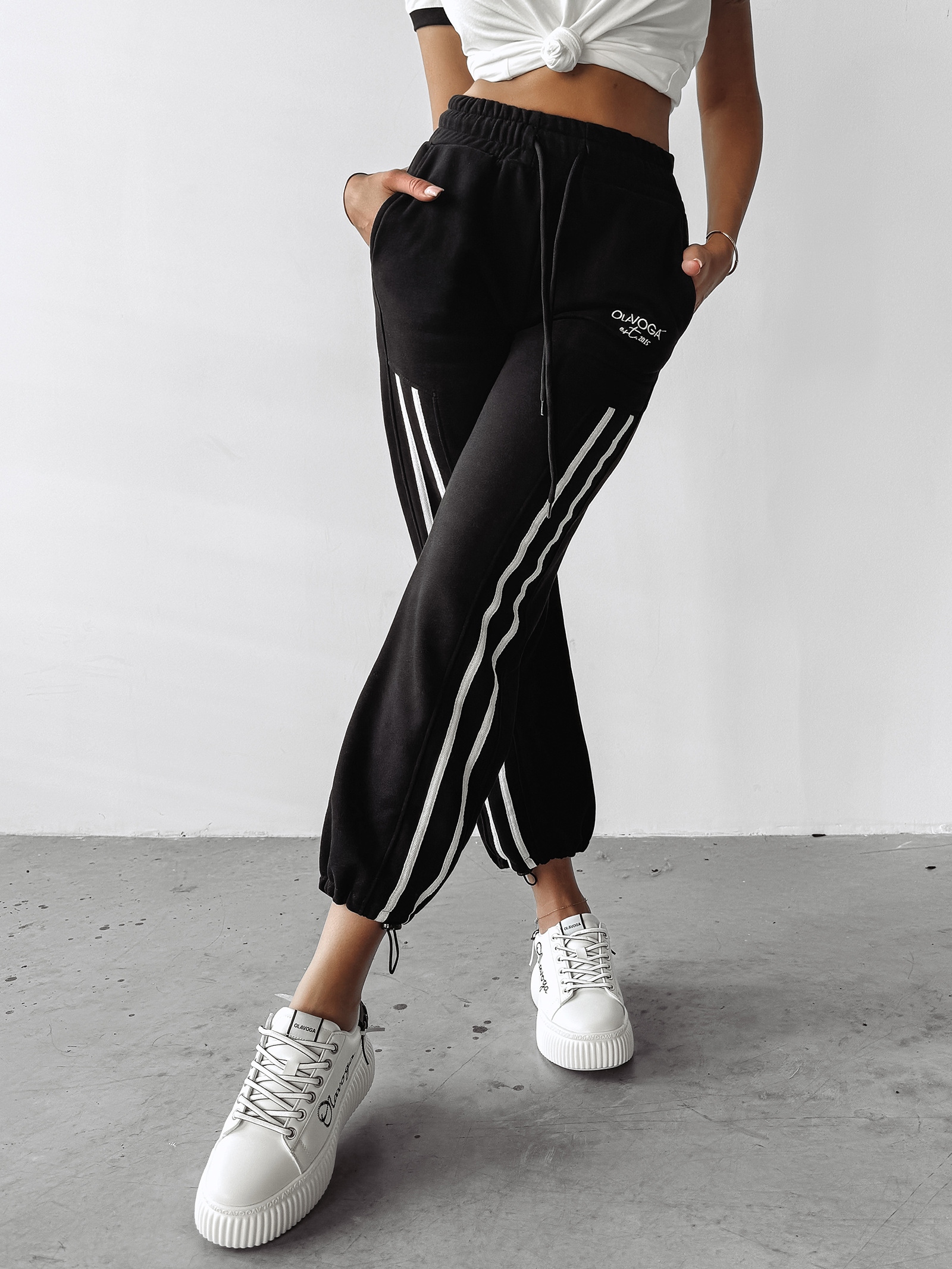 Spodnie sportowe damskie CHORSE OLAVOGA czarne