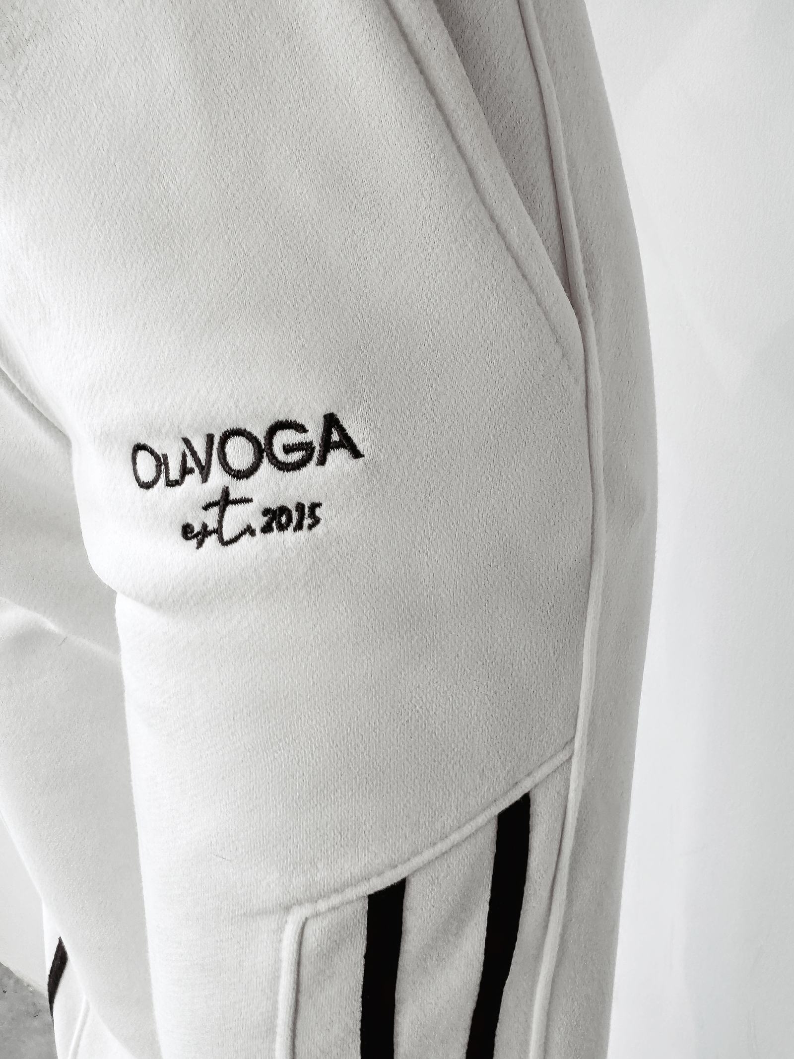 Spodnie sportowe damskie CHORSE OLAVOGA ecru Spodnie sportowe damskie CHORSE OLAVOGA ecru