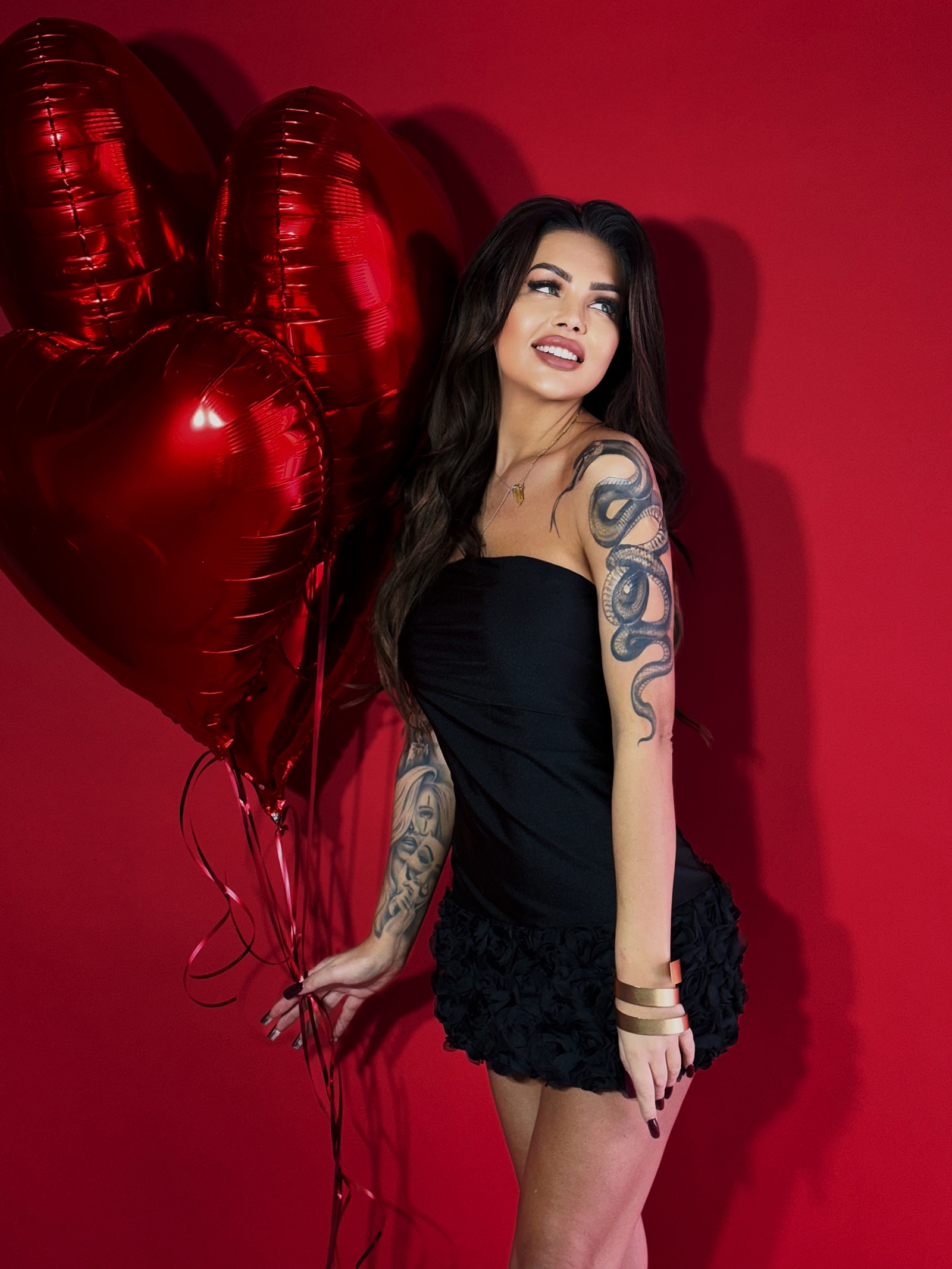 Sukienka mini z różami NB Serses czarna