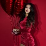 Sukienka welurowa z piórami NB Sirs czerwona