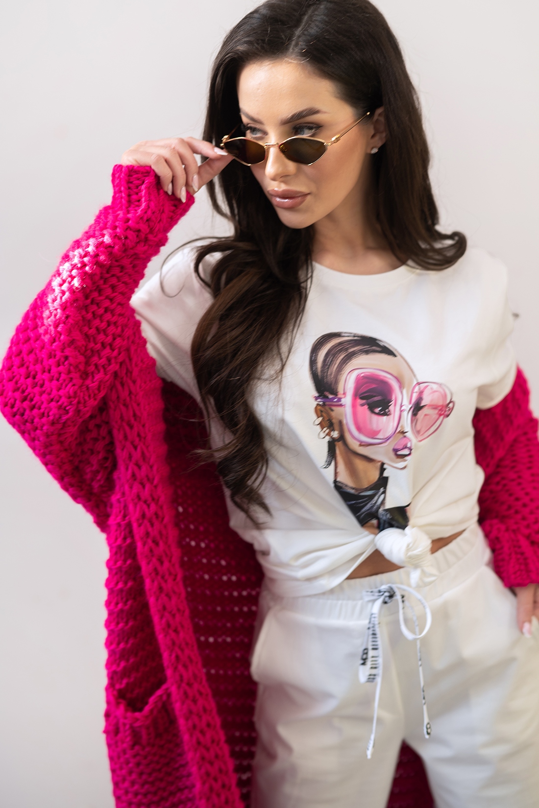 T-shirt z kolorowym nadrukiem MC PINK GLASSES biały