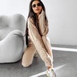 Komplet damski welurowy LAGOS OLAVOGA beżowy