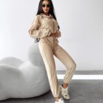 Komplet damski welurowy LAGOS OLAVOGA beżowy