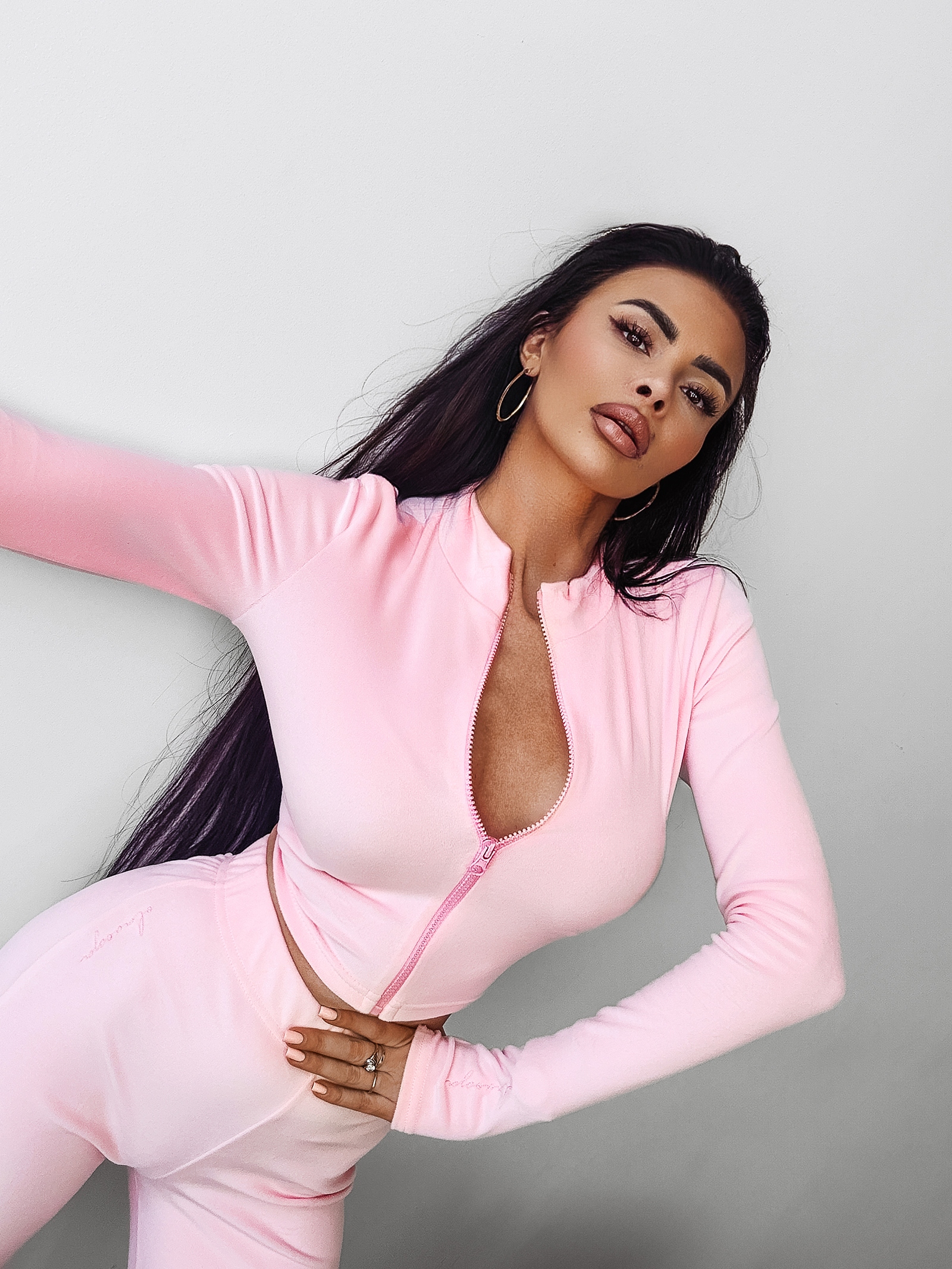 Komplet casual PRIMROSE OLAVOGA pudrowy róż