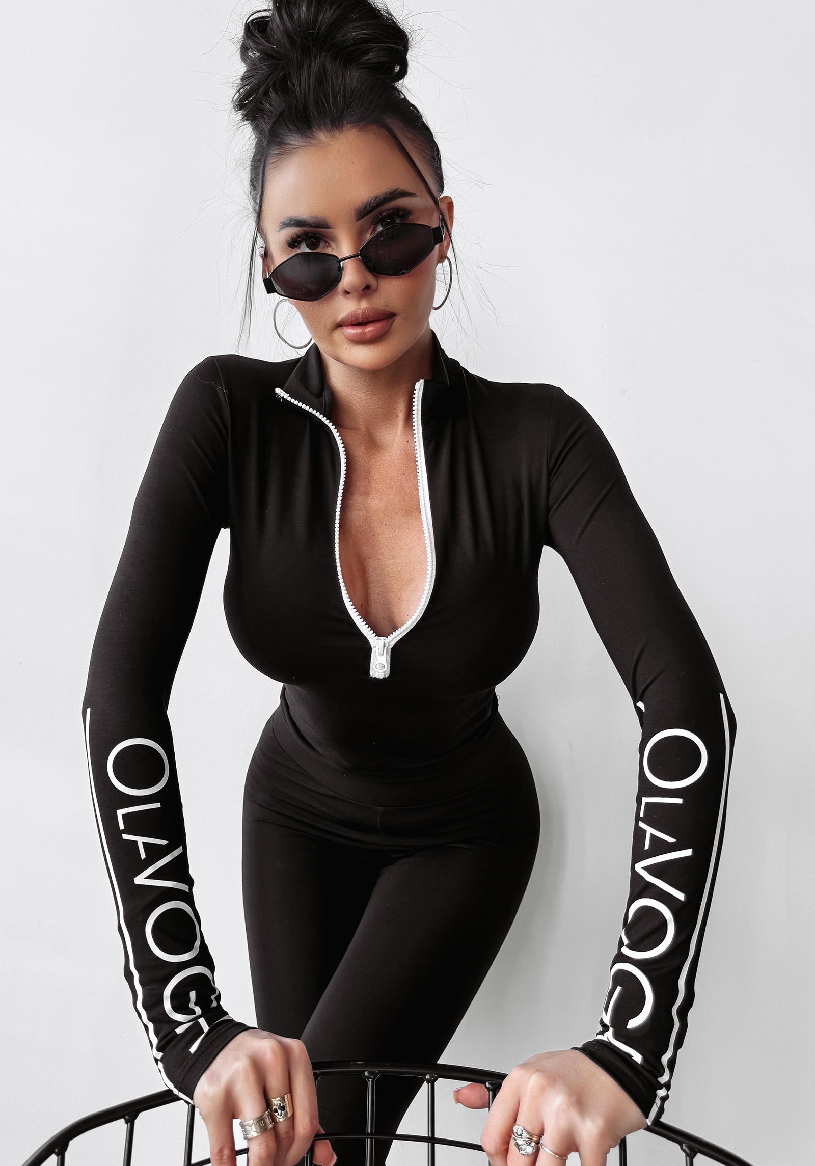 Bluzka z suwakiem BIANCO OLAVOGA czarna Bluzka z suwakiem BIANCO OLAVOGA czarna