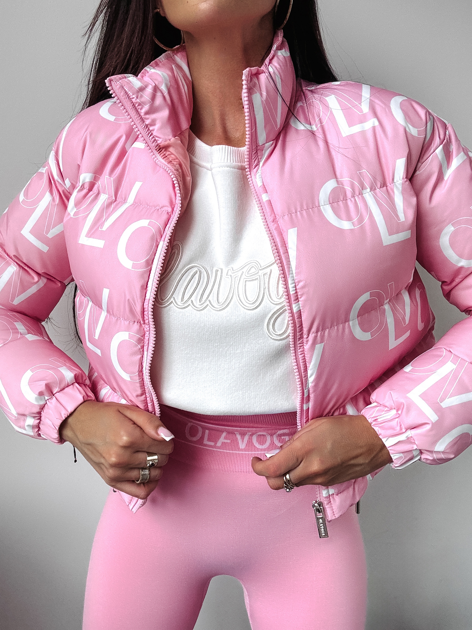 Kurtka puchowa logowana Jessy Ola Voga pudrowa Kurtka puchowa logowana Jessy Ola Voga pudrowa