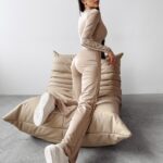 Kombinezon dopasowany BLISS OLAVOGA beżowy