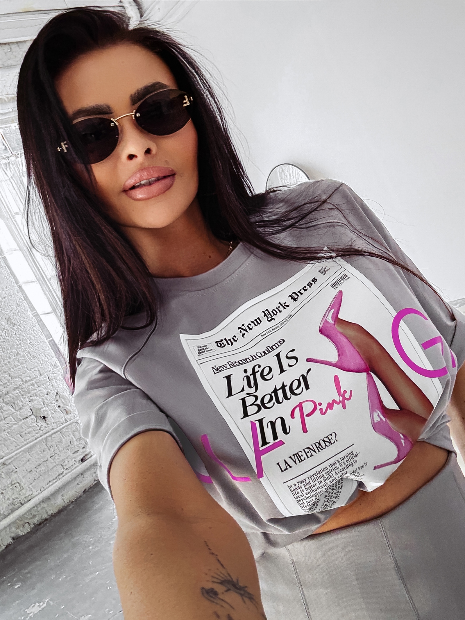 T-shirt klasyczny z nadrukiem CHERISH OLAVOGA szary T-shirt klasyczny z nadrukiem CHERISH OLAVOGA szary