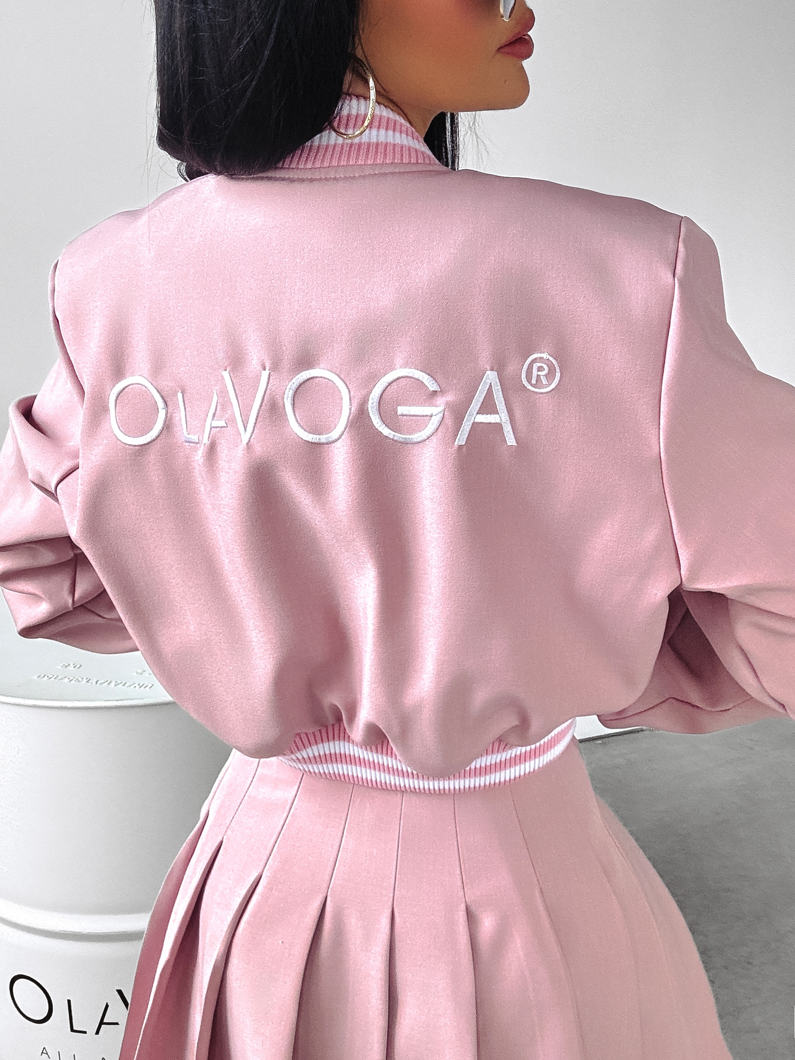 Komplet ze spódnicą ANSWEAR OLAVOGA pudrowy róż Komplet ze spódnicą ANSWEAR OLAVOGA pudrowy róż