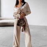 Komplet damski o luźniejszym kroju SERENE OLAVOGA j.beż