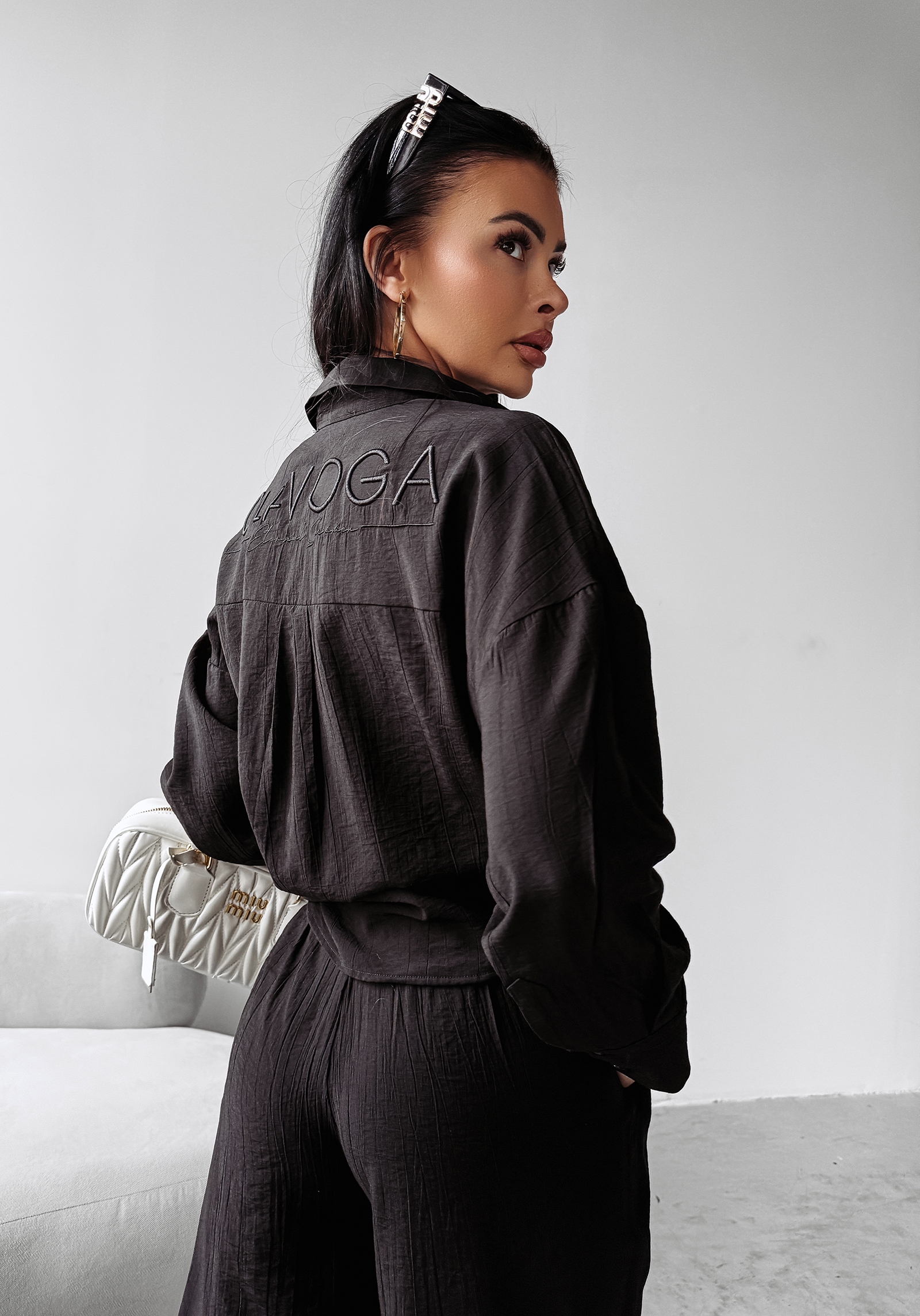 Komplet damski o luźniejszym kroju SERENE OLAVOGA czarny Komplet damski o luźniejszym kroju SERENE OLAVOGA czarny