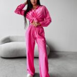 Komplet damski o luźniejszym kroju SERENE OLAVOGA różowy