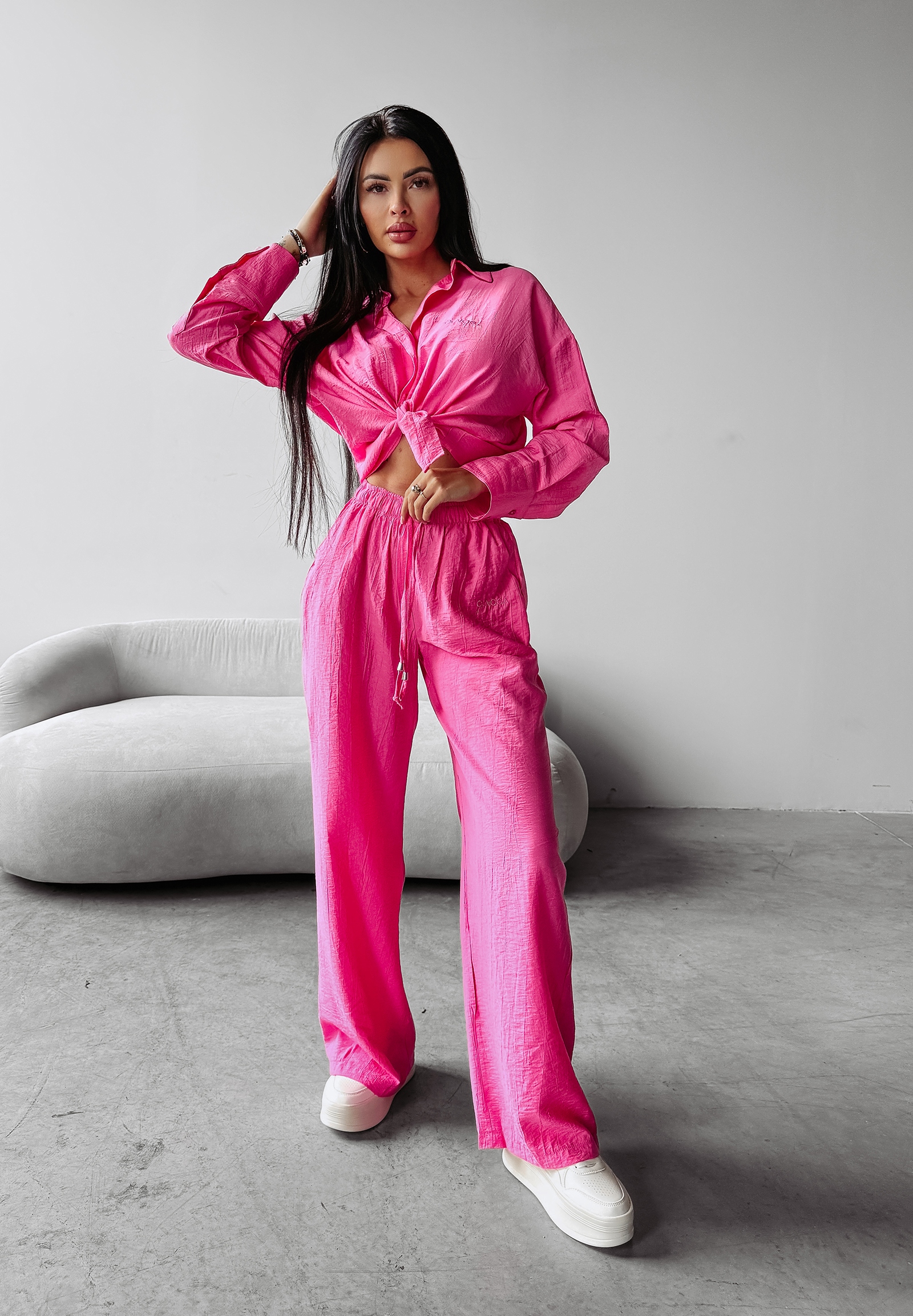 Komplet damski o luźniejszym kroju SERENE OLAVOGA różowy