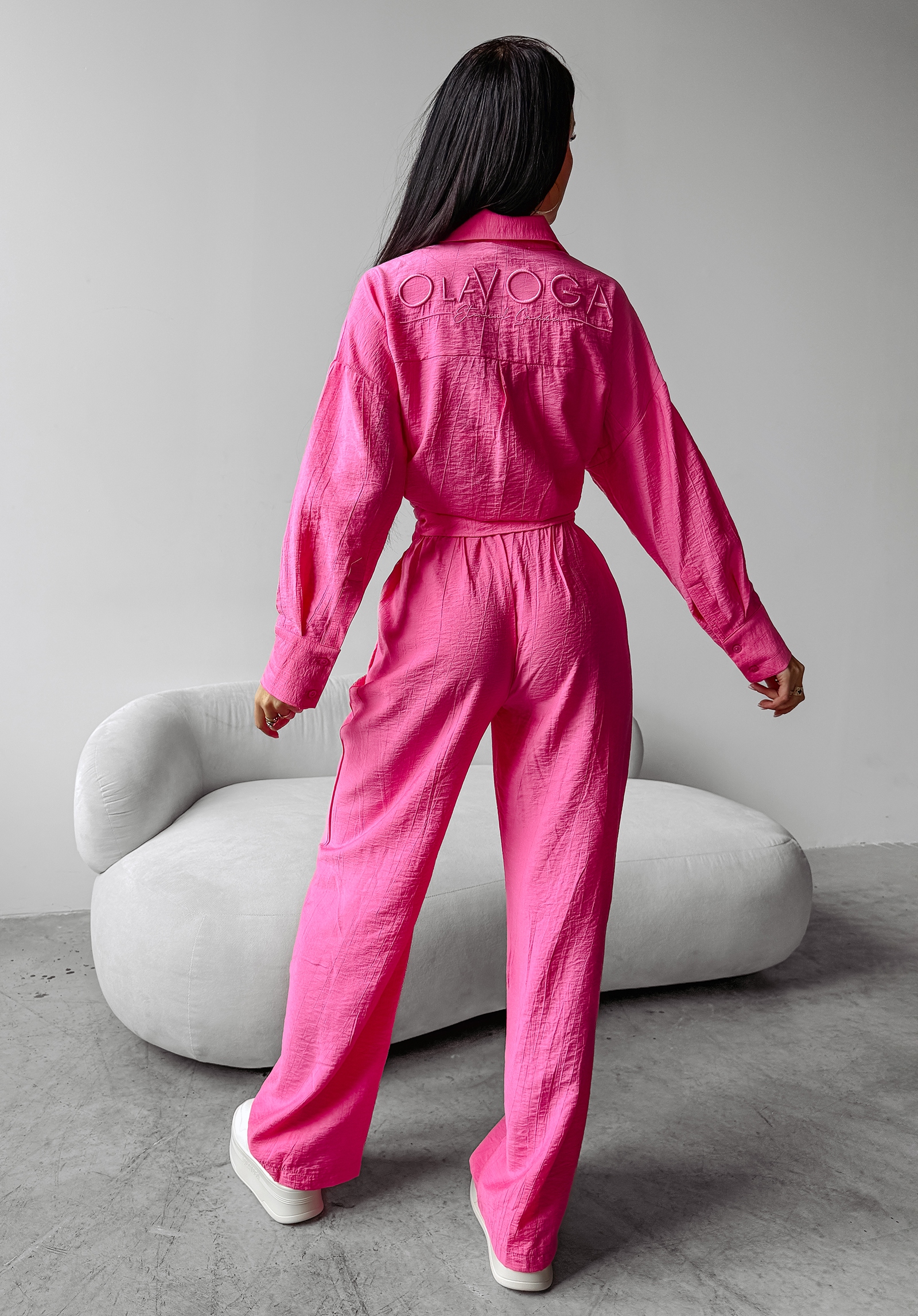 Komplet damski o luźniejszym kroju SERENE OLAVOGA różowy