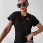 T-shirt z wycięciem LILAC OLAVOGA czarny