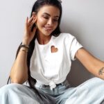 T-shirt z wycięciem LILAC OLAVOGA ecru