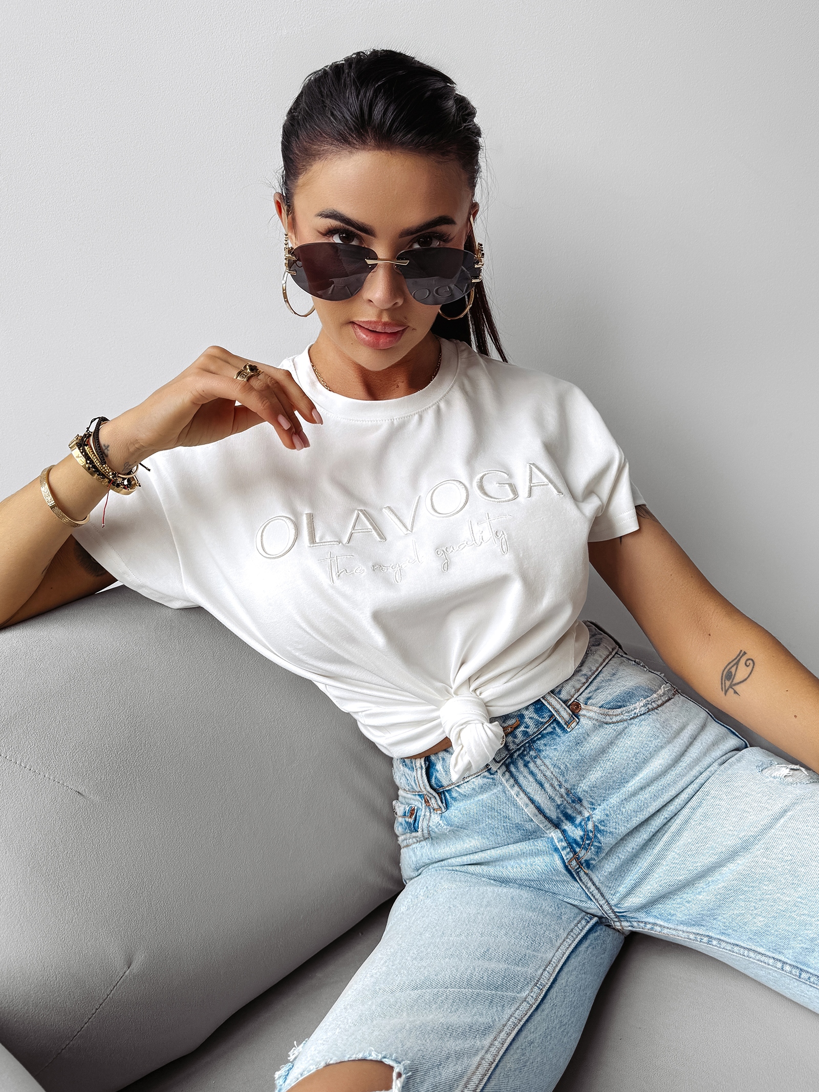 T-shirt z haftem HOLLYHOCK OLAVOGA ecru T-shirt z haftem HOLLYHOCK OLAVOGA ecru