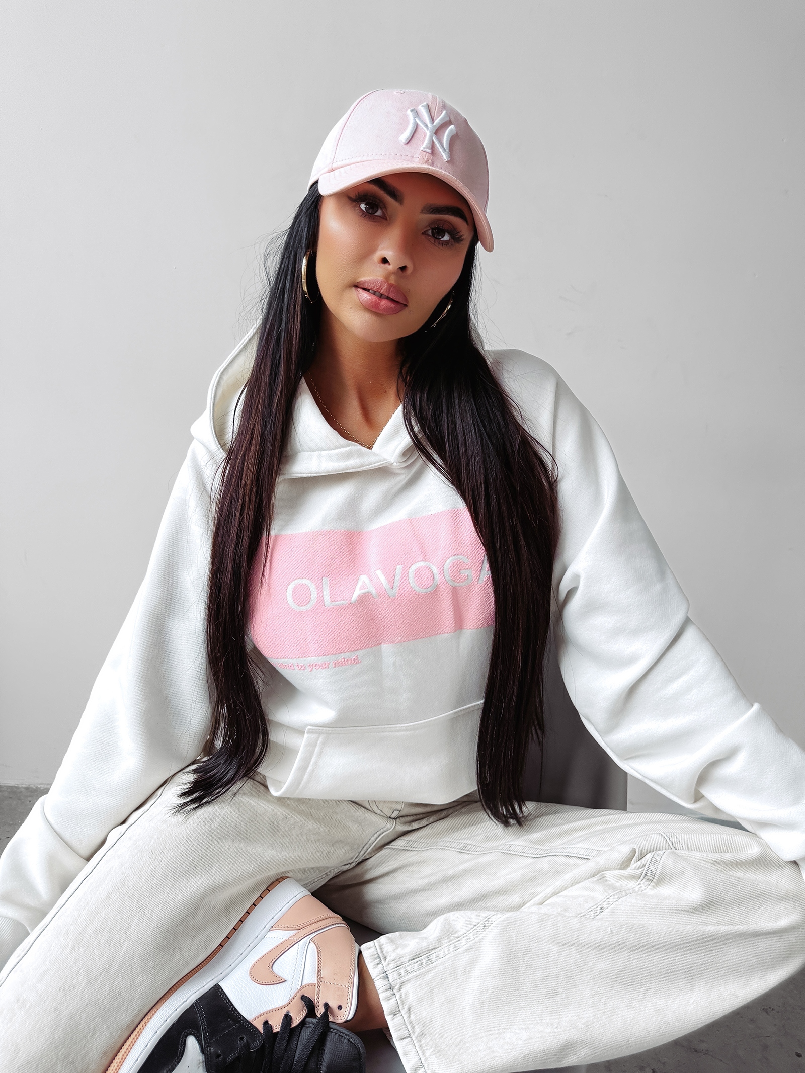 Bluza damska z kapturem SWEET ROLL OLAVOGA ecru