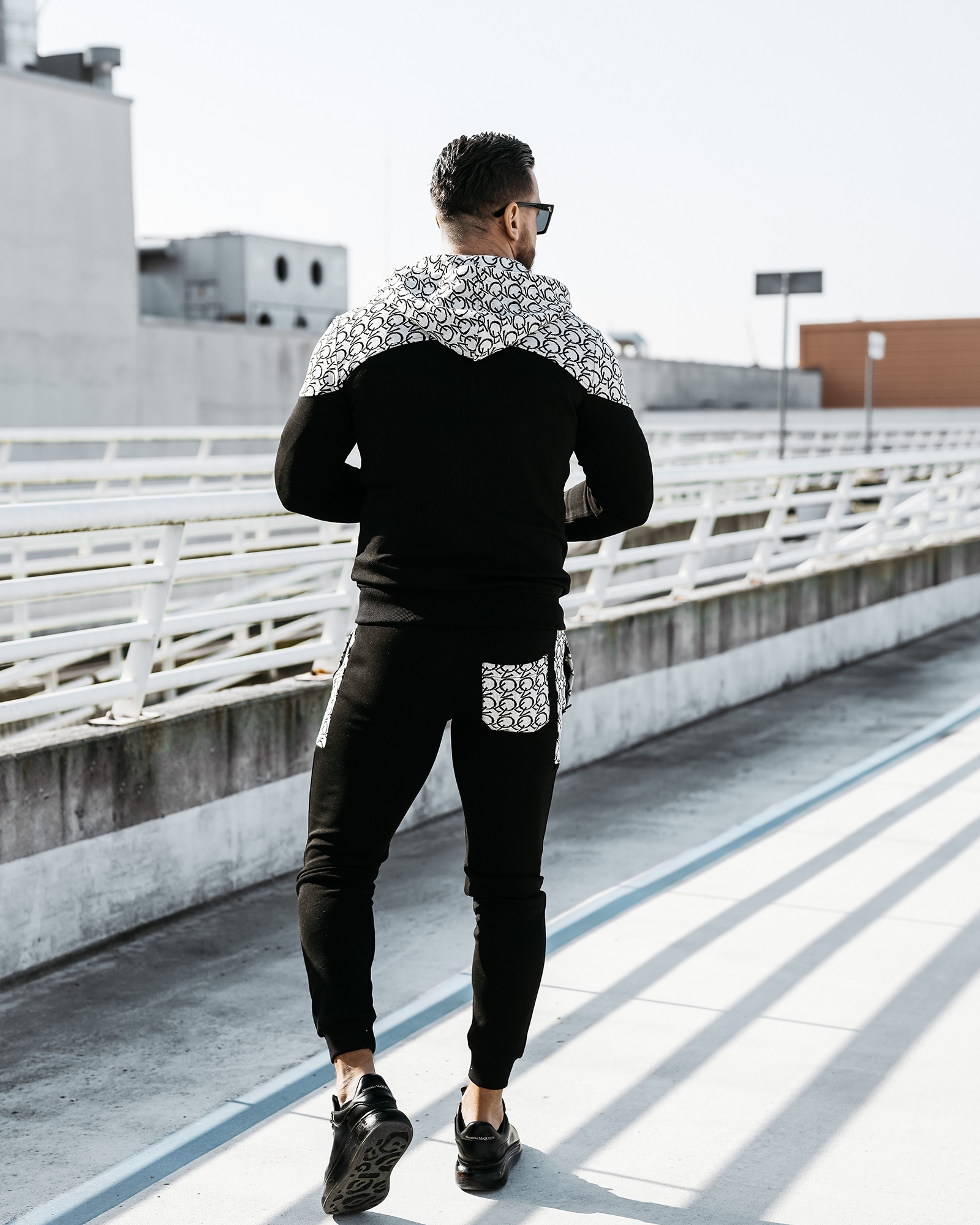 Dres męski GRAVITY OLAVOGA czarny Dres męski GRAVITY OLAVOGA czarny