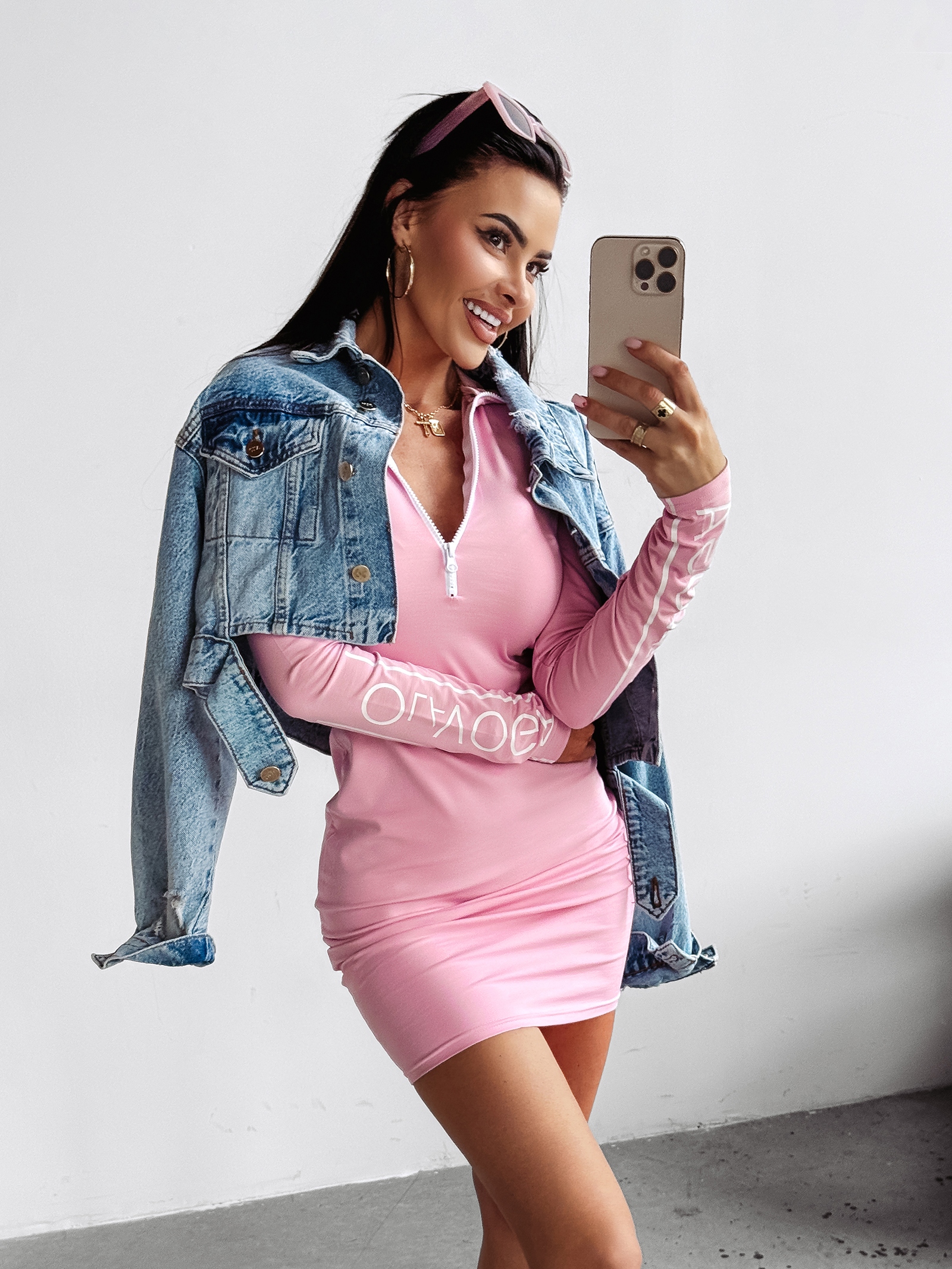 Sukienka przylegająca MOONFLOWER OLAVOGA różowa