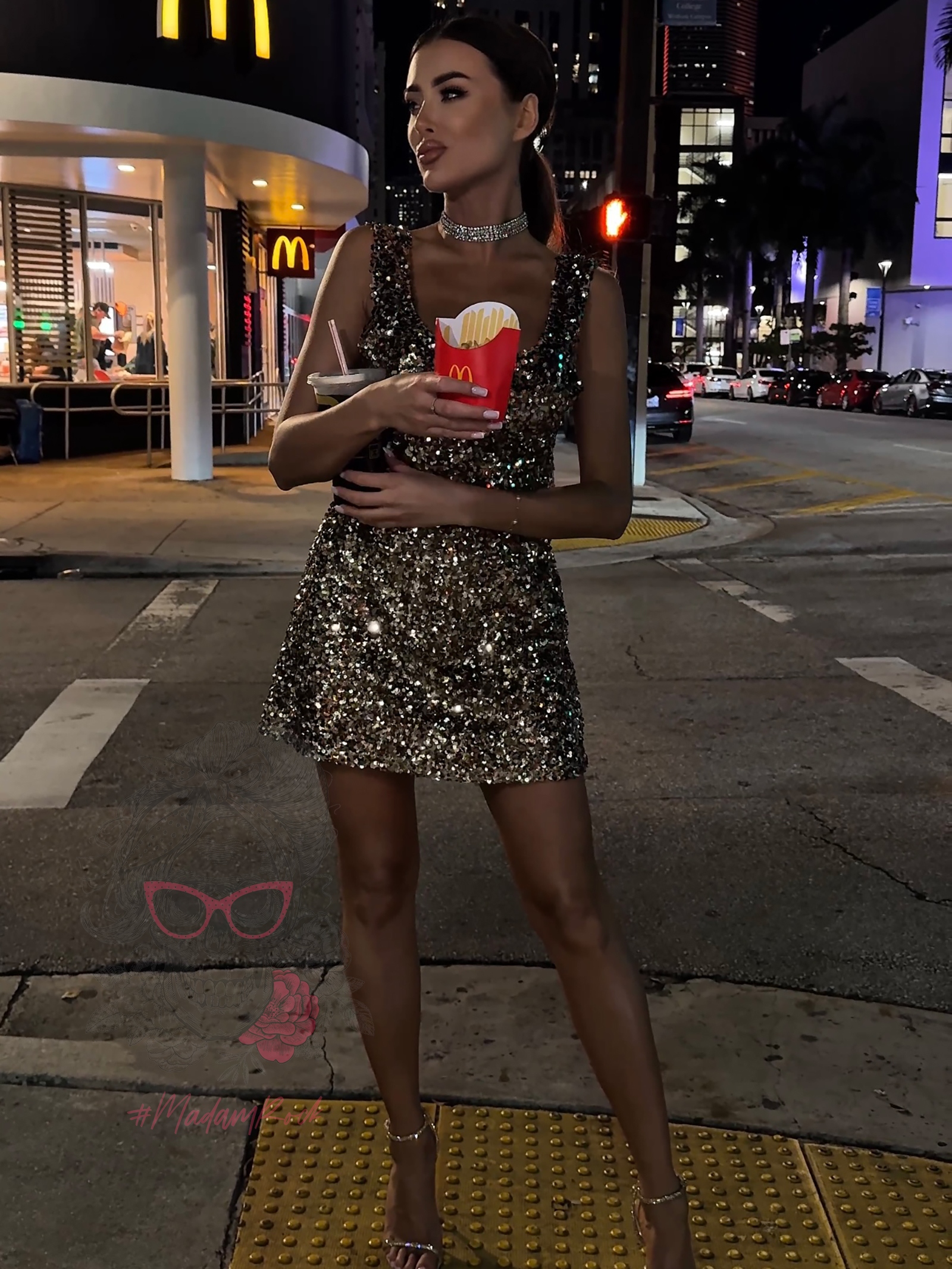 Sukienka z wyciętymi plecami NB Lamariu złota Sukienka z wyciętymi plecami NB Lamariu złota