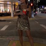 Sukienka z wyciętymi plecami NB Lamariu złota