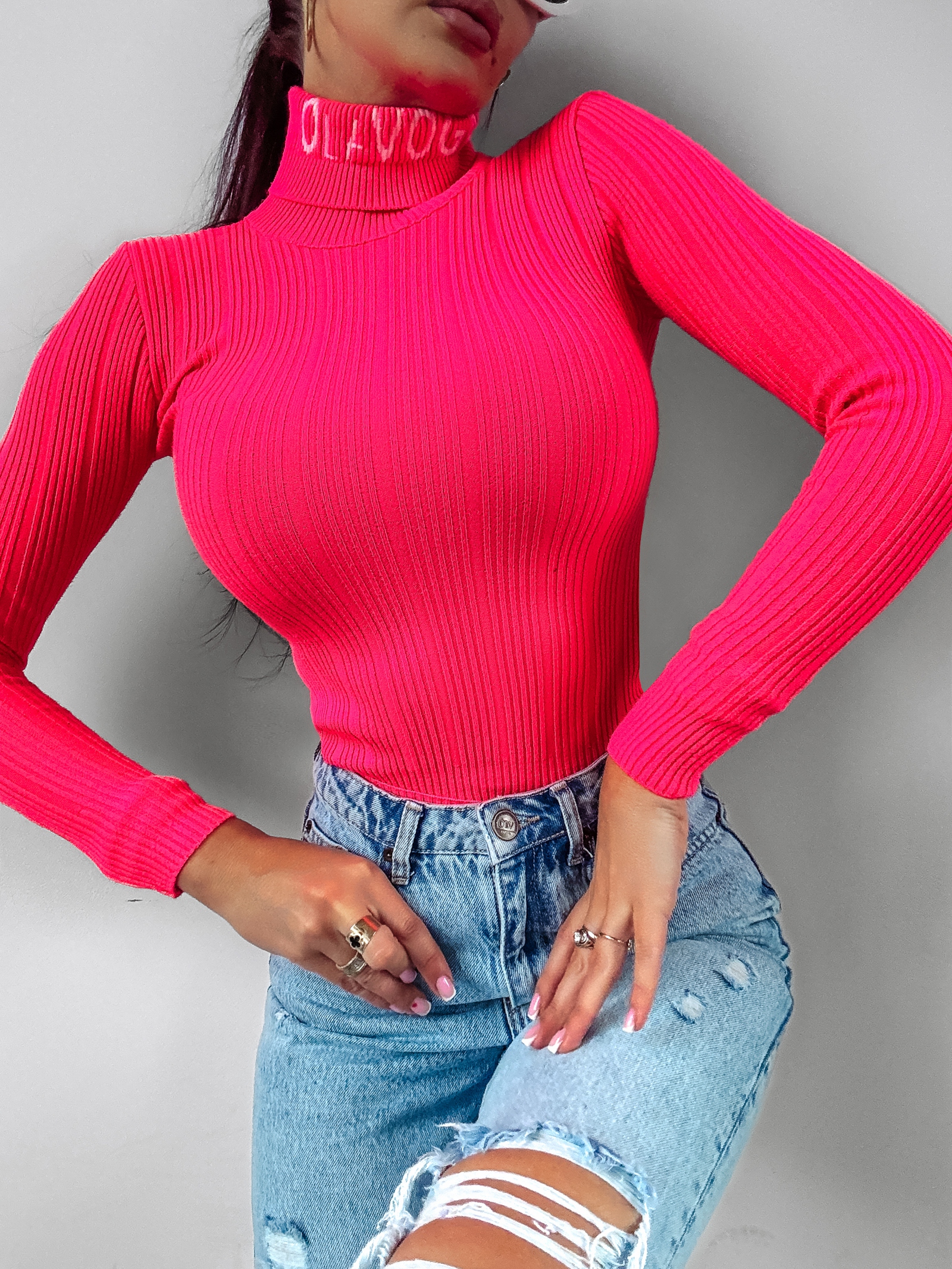 Sweter z golfem Laos Ola Voga neonowy róż