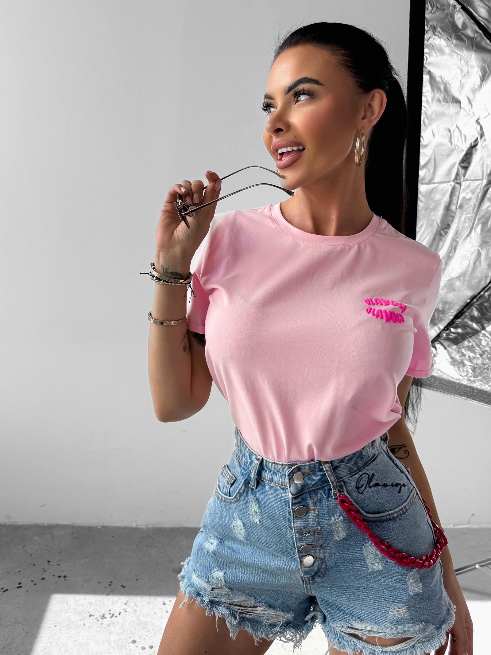 T-shirt bawełniany MYSTICAL OLAVOGA różowy