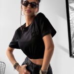 T-shirt z naszywką SOFT ROSE OLAVOGA czarny