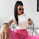 T-shirt z naszywką SOFT ROSE OLAVOGA ecru