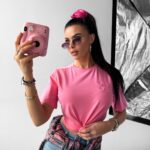 T-shirt z naszywką SOFT ROSE OLAVOGA różowy