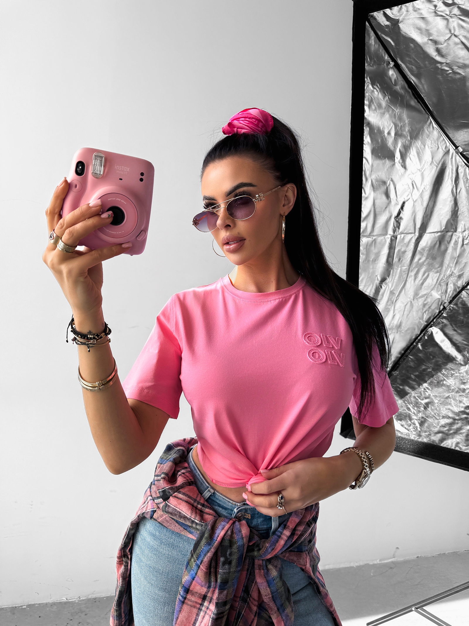 T-shirt z naszywką SOFT ROSE OLAVOGA różowy