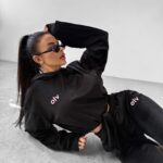 Komplet welurowy ASPIRATION OLAVOGA czarny