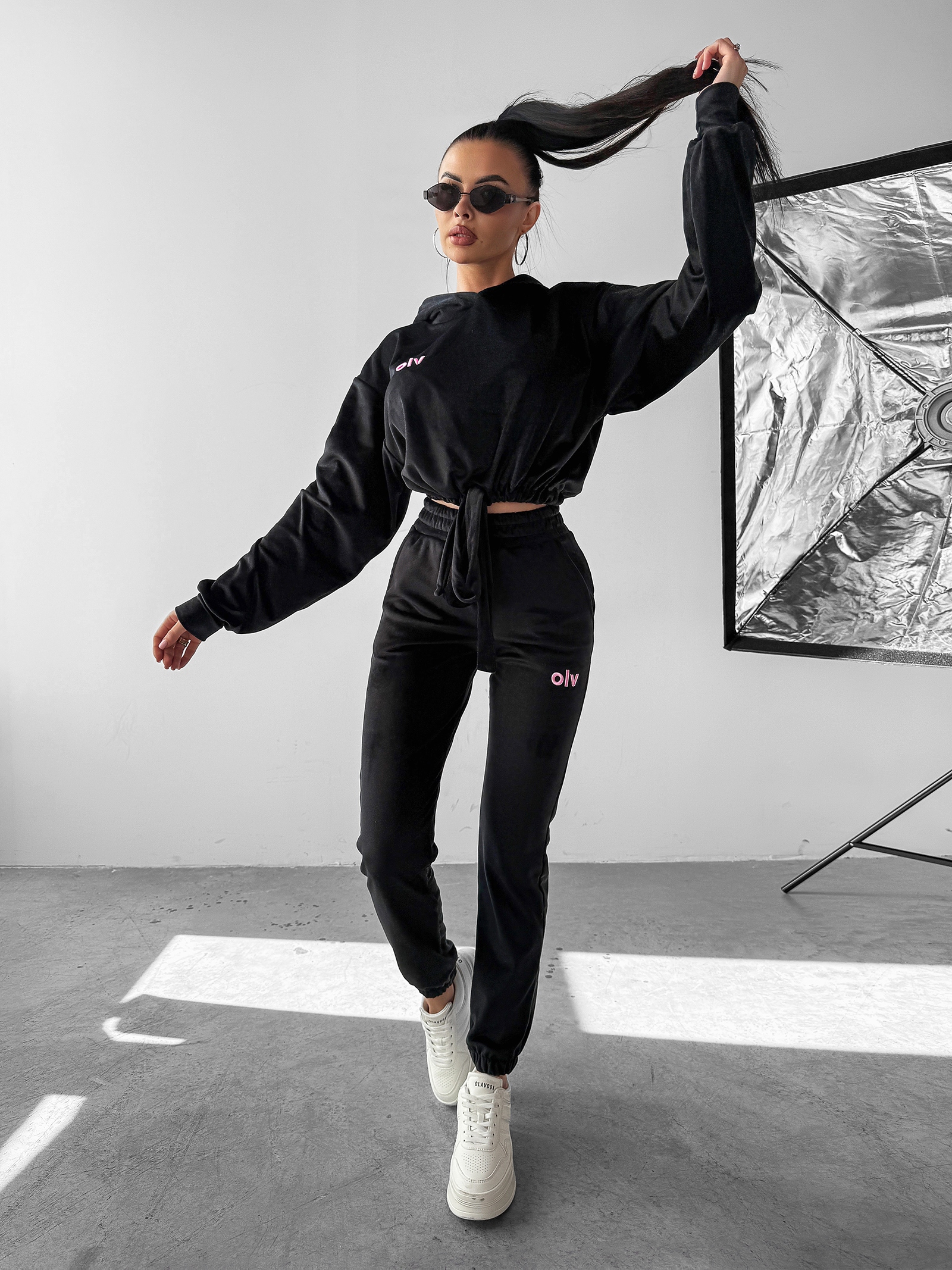 Komplet welurowy ASPIRATION OLAVOGA czarny