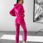 Komplet welurowy ASPIRATION OLAVOGA amarantowy