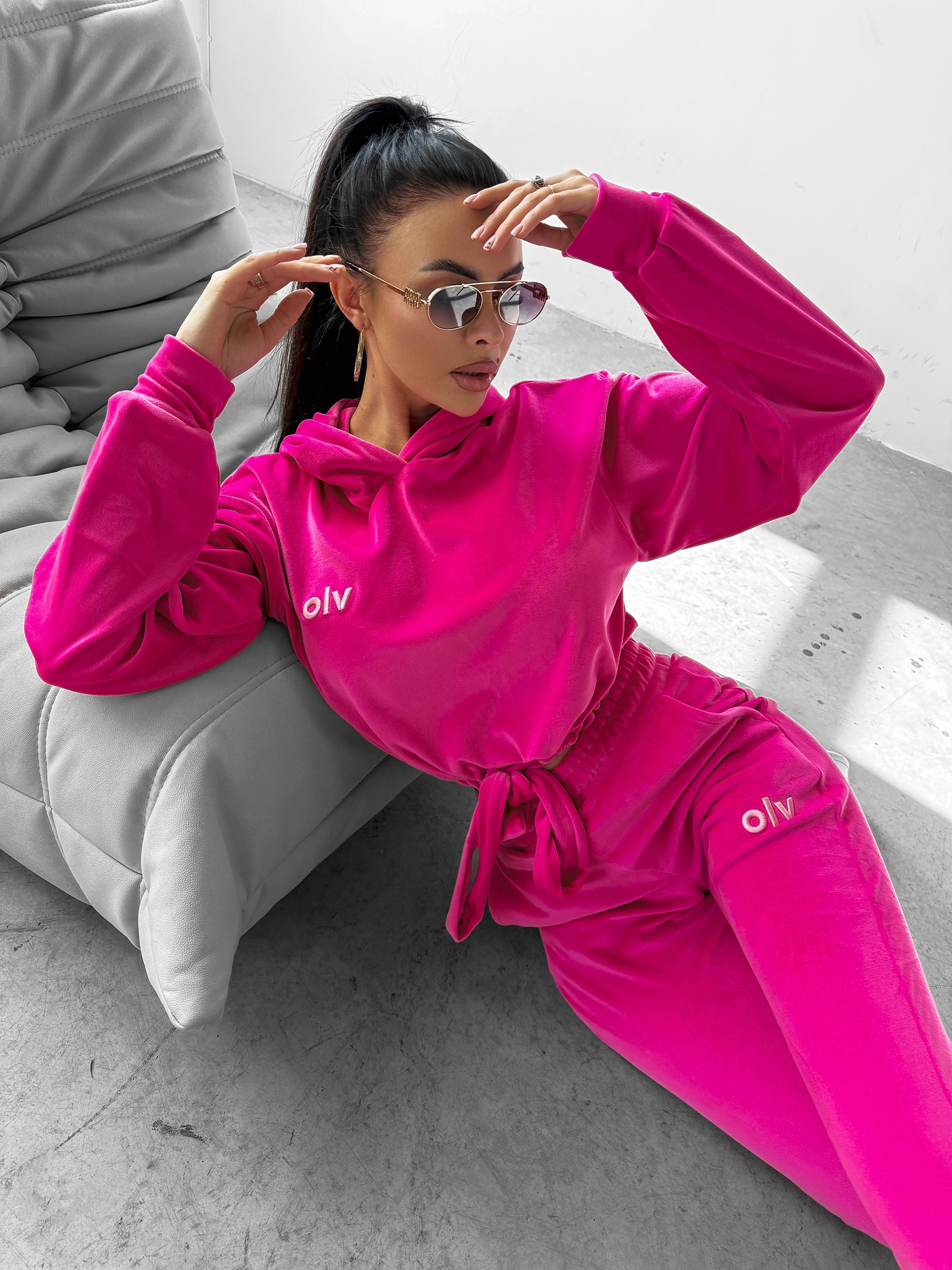 Komplet welurowy ASPIRATION OLAVOGA amarantowy