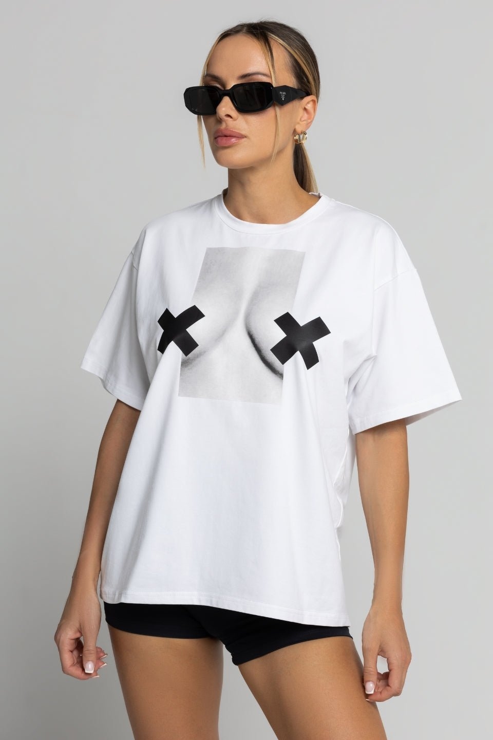 T-shirt bawełniany CHIARA BOOBIES biały