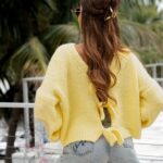 Sweter z kokardami Caset żółty