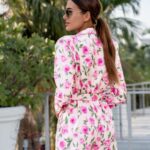 Kombinezon w kwiaty Gorsos różowy