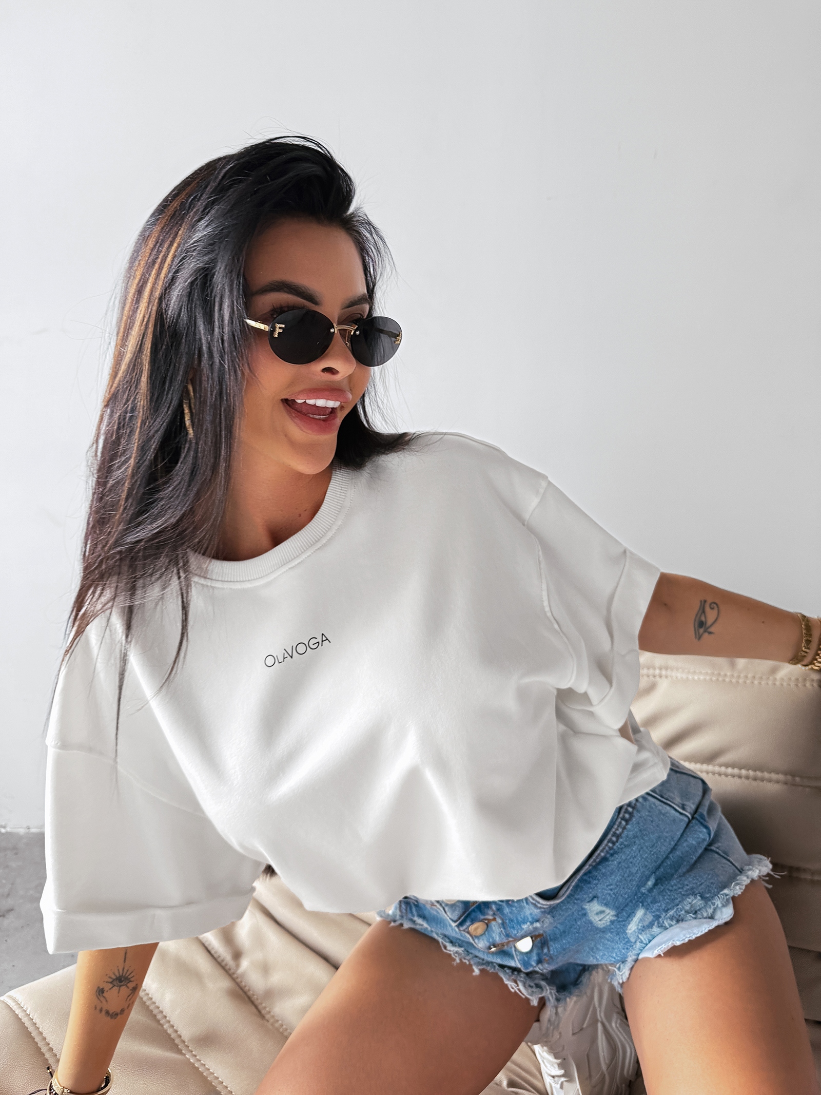 T-shirt z grafiką THEBES OLAVOGA ecru T-shirt z grafiką THEBES OLAVOGA ecru