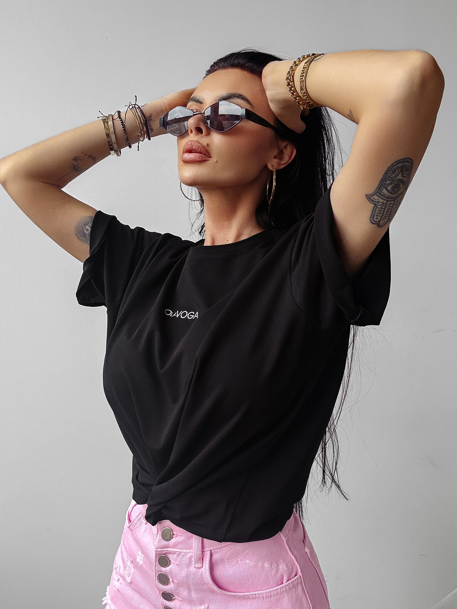 T-shirt klasyczny HOLD ON OLAVOGA czarny