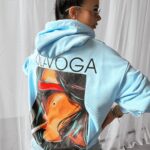 Bluza z grafiką COLLAGE OLAVOGA niebieska