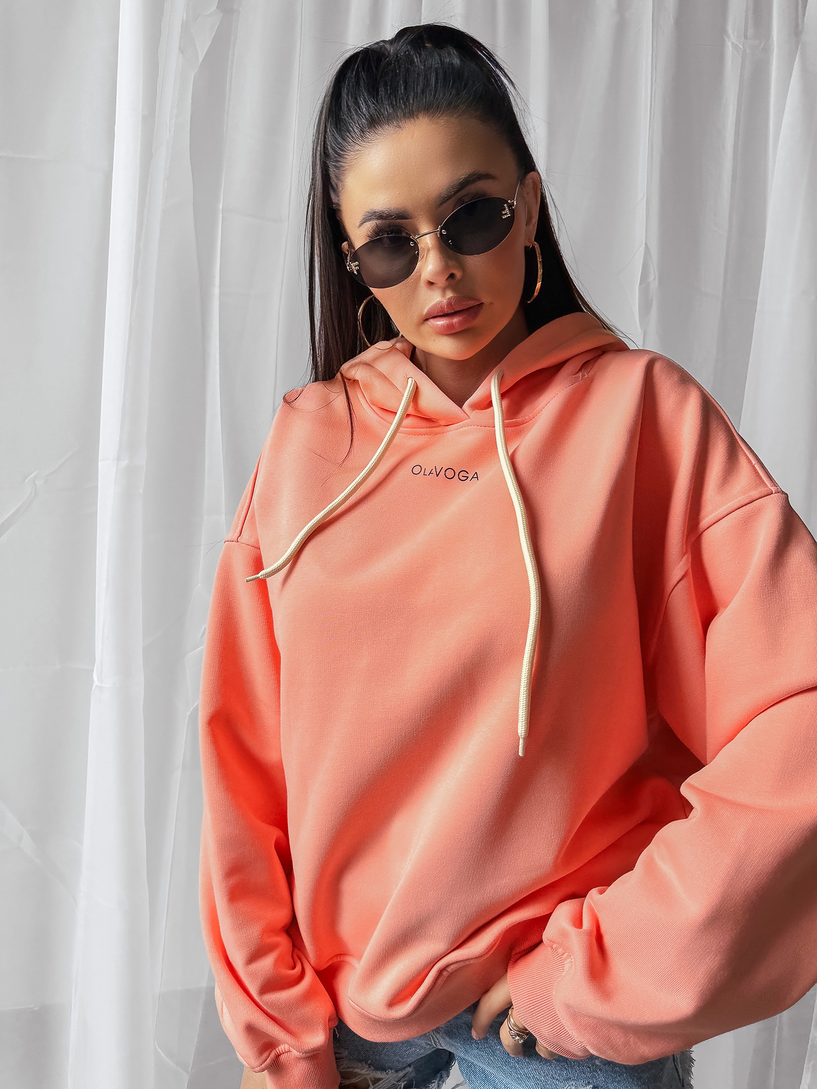 Bluza z grafiką COLLAGE OLAVOGA łososiowa Bluza z grafiką COLLAGE OLAVOGA łososiowa