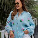 Sweterek w kwiaty Posano niebieski