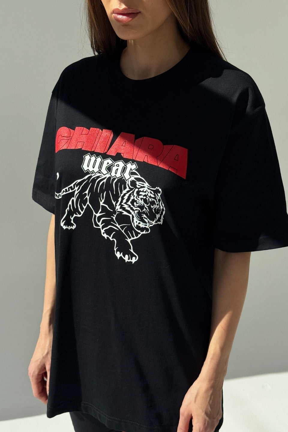 T-shirt z nadrukiem CHIARA TIGER czarny
