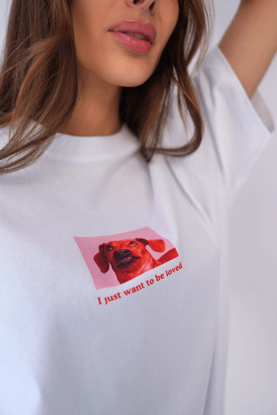 T-shirt oversize z nadrukiem CHIARA DOG biały