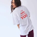 T-shirt oversize z nadrukiem CHIARA DOG biały