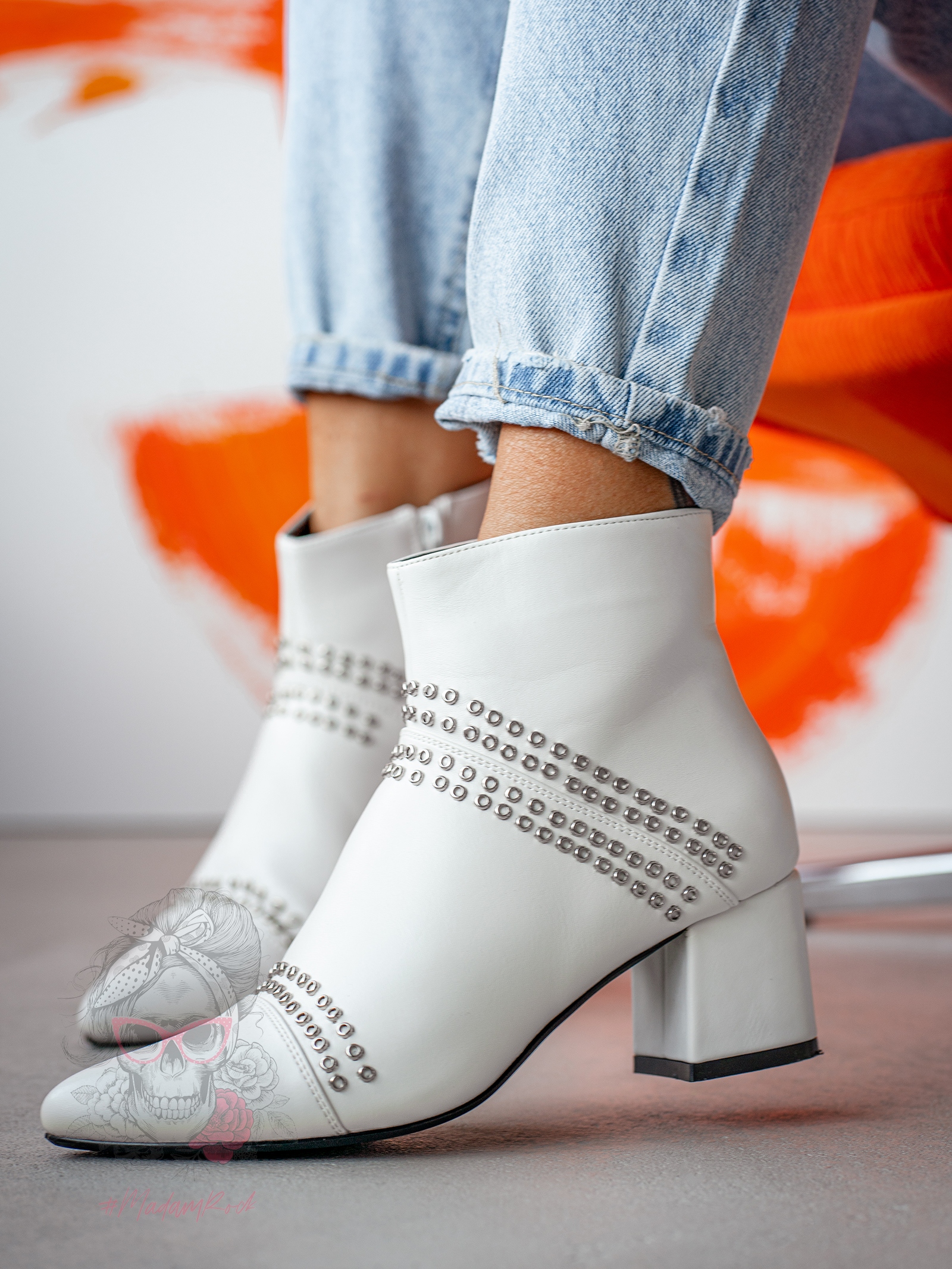 Botki na słupku Stock Rock białe