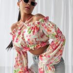 Bluzka typu hiszpanka GENTLE OLAVOGA spring bouquet