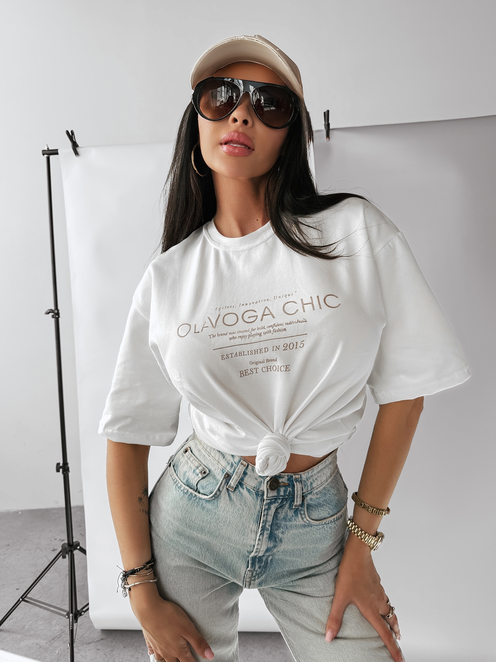 T-shirt ze złotym logowaniem EBRO OLAVOGA ecru T-shirt ze złotym logowaniem EBRO OLAVOGA ecru